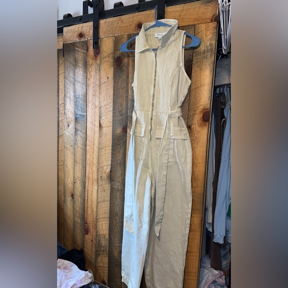 NWT GILLI Jumpsuit - Picture 3 of 3